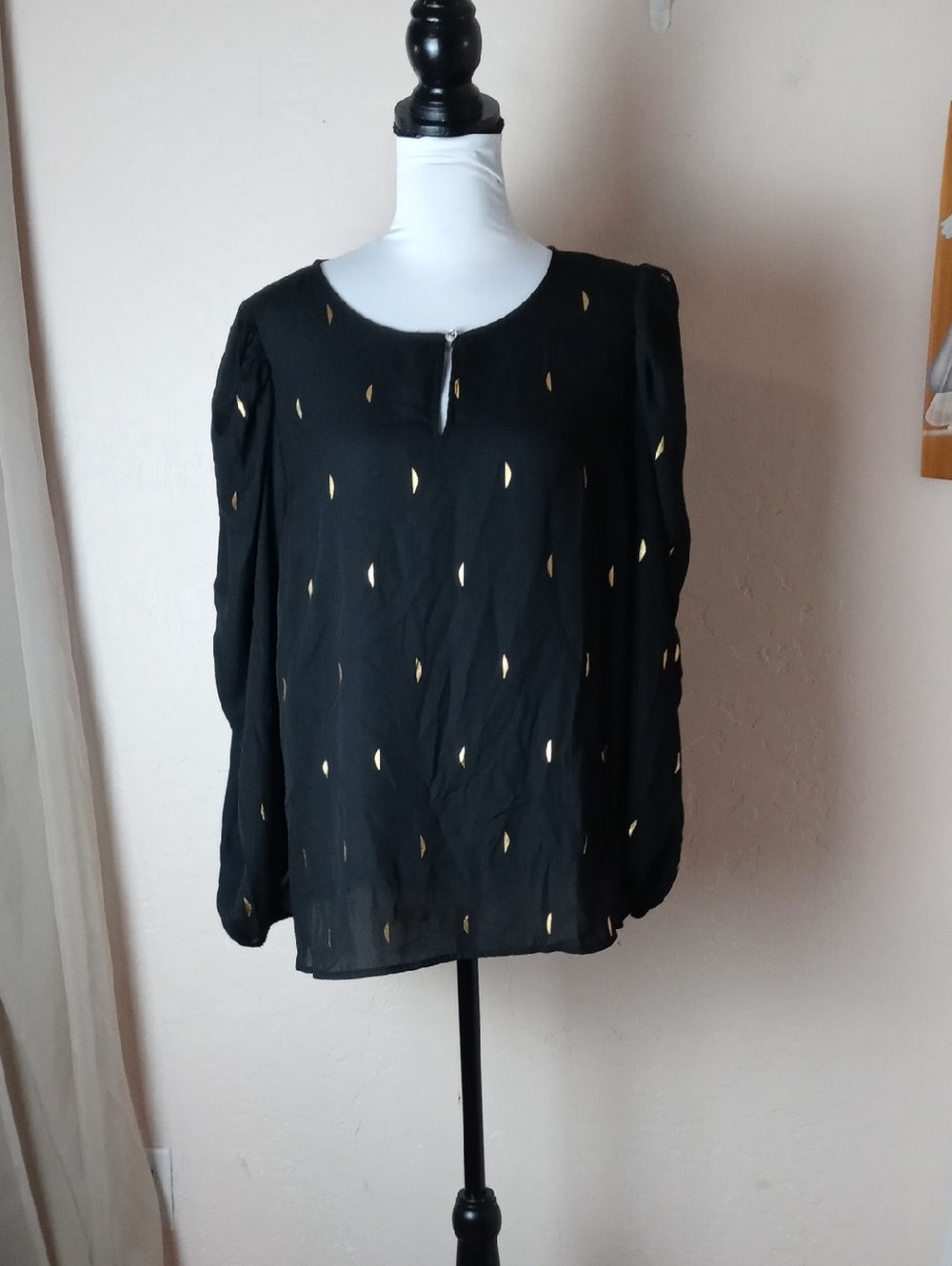 Hope &Harlow Black Long-Sleeve Blouse with Gold Accents